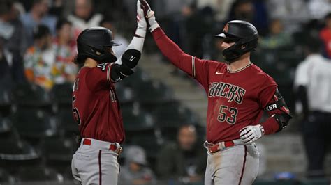 Christian Walker delivers as Diamondbacks pound White Sox 15-4 to strengthen wild-card positioning