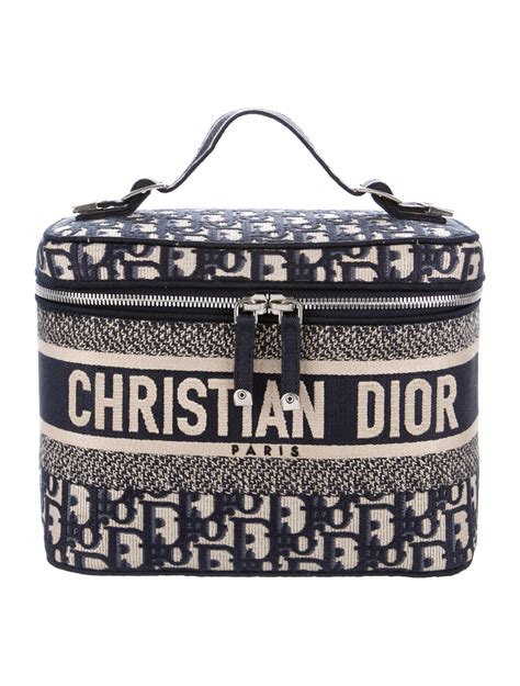 Christian dior toiletry bag. Things To Know About Christian dior toiletry bag. 