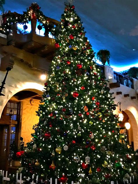 Christmas At The Hotel Hershey - Trendy Latina