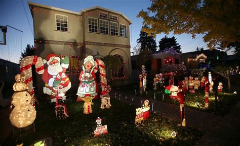 Christmas Lights / Holiday Display at Thompson Ave, Alameda CA …