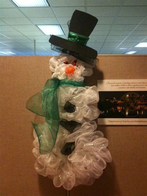 Christmas Snowman wreath using 3 size werath forms and white mesh