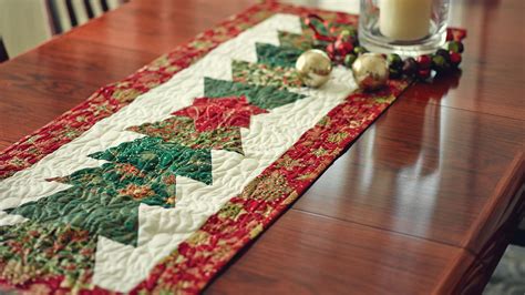 Christmas Table Runner Using The Half Hex Ruler Quilting Tutorials
