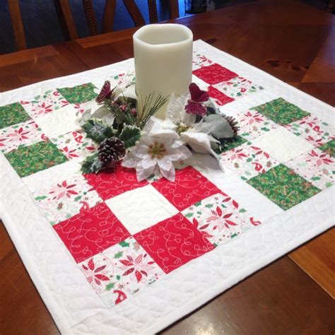 Christmas Table Topper Quiltsby.me