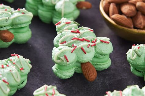 Christmas Tree Macarons