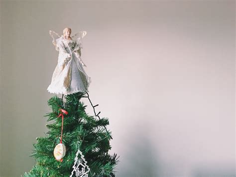 Christmas angel tree. Angels are traditionally placed at the top of Christmas trees to represent their role in the birth of Jesus. Several angels appear in the biblical story of the first … 