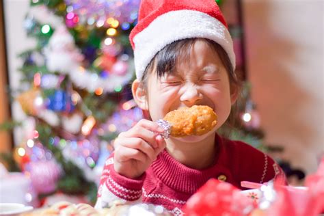 Christmas in japan. In Japan, however, where around 1% of the population is Christian, Christmas isn’t an official holiday, Rokka says. So the idea that families are going to spend all day cooking a ham or turkey ... 