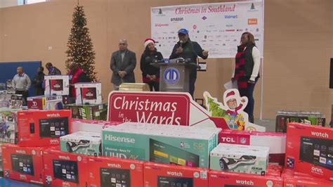 Christmas in the Wards holiday giveaway held in the south suburbs