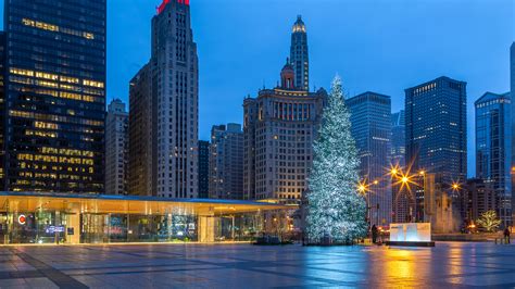 Christmas lights chicago. Celebrate Christmas in Chicago with light displays, holiday theater and more festive events. Written by. Emma Krupp. Tuesday December 12 2023. The official start of winter in Chicago and Christmas ... 