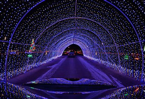 Christmas lights in chicago. 2. Sandberg Christmas Display – Elk Grove Village. Tune your radio to 106.1 FM for the Sandberg Christmas Display. The 2023 show kicks off for the season on Thanksgiving night. You can listen to ... 