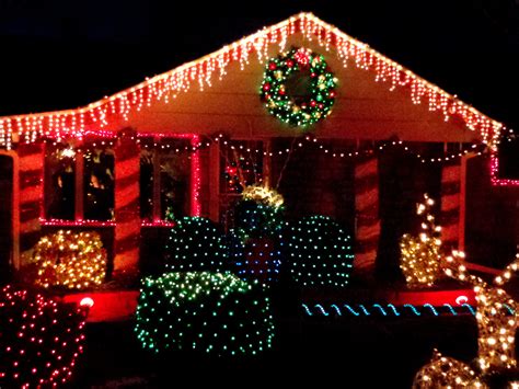 Christmas lights on house. Visitors to this long-standing holiday favorite can spot displays in a double loop around Rowan Lane and Amanda Lane. In Lynden, residential light shows include Emerald Way Lights (1751 Emerald ... 