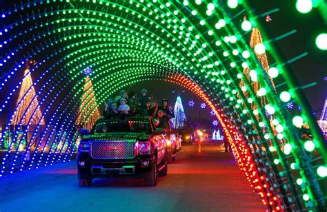 Christmas lights shows near me. Gift of Lights at Texas Speed Motorway (November 23, 2023–January 7, 2024) One of the largest holiday light displays, the Gift of Lights, takes over Texas Motor Speedway near Fort Worth in late November. This massive Christmas light display features over three million LED lights. The drive-through lighting spectacular begins around ... 