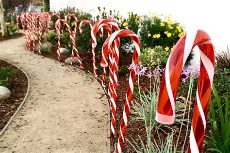 Christmas on candy cane lane. Nov 24, 2023 · The Candy Cane Lane lights displays are illuminated and open to the public at these times in 2023: Monday through Thursday: 6 to 9 p.m. Fridays: 6 to 10 p.m. Saturdays: 5 to 10 p.m. Sundays: 5 to ... 