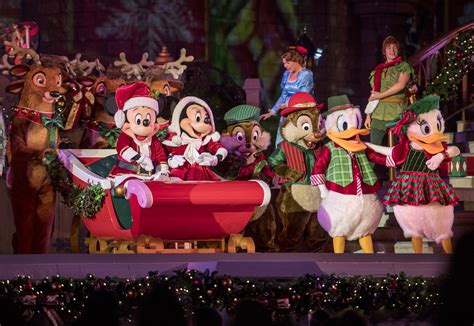 Christmas party in disney world. Disney Enchantment (8 pm) – Enjoy Walt Disney World’s 50th Anniversary fireworks show before the event officially begins as part of the pre-party mix-in! Mickey and Minnie’s Very Merry Memories (9:25 pm, 10:35 pm, 11:45 pm, 12:50 am) – Join Mickey and his pals for a stage show filled with music, dancing and nostalgic yuletide fun on the Cinderella Castle … 