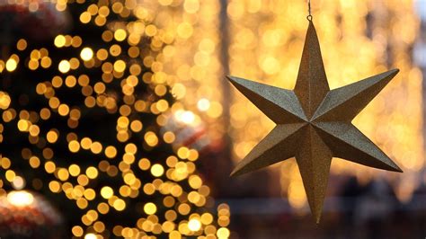 Christmas stars. Due to peak around midnight on December 21–22, 2023 (the solstice also occurs on December 21/22 depending on your timezone), it’s expected to unleash only about 10 “shooting stars” per ... 