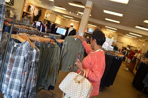 Christopherandbanks - 1-800-676-5523. Email Customer Service. Facebook. Try It Now. Our Credit Card. Discover comfortable, affordable, and fashionable women's apparel and accessories in missy, petite, and plus sizes at Christopher & Banks.