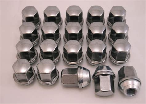 Chrysler Aspen Lug Nuts & Wheel Locks – CARiD.com