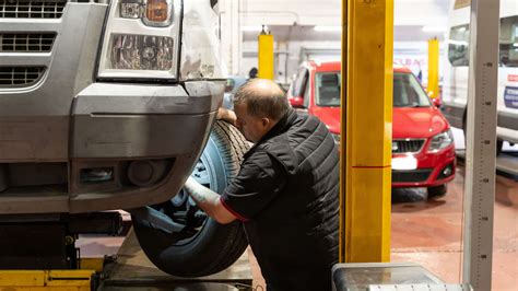 Chrysler general repairs garages in Burgess Hill