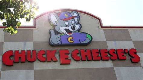 Chuck E. Cheese getting rid of animatronic characters at all restaurants, except 1 Southern California location