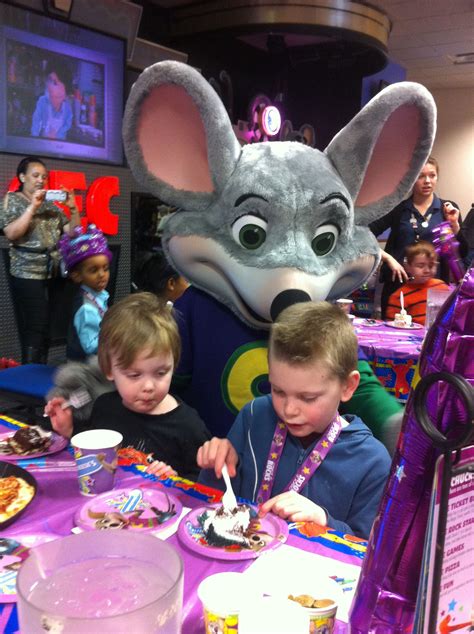 Chuck E. Cheese giving away free birthday parties