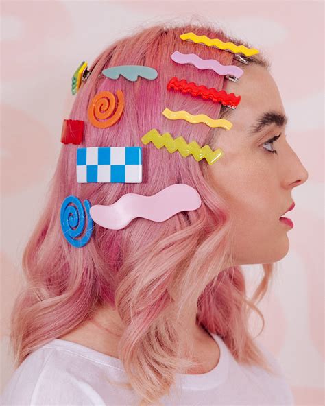Chunks hair clips. Dec 13, 2022 · The Hair Edit Marble Pins Bobby Pin Set. $9 at Ulta Beauty. Now for the rest of the coolest, prettiest hair clips and barrettes of the year—and, yes, they're all super easy to wear. Shop them ... 