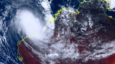 Ciclón Ilsa golpea con mayor intensidad la costa de Australia