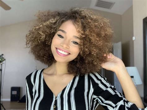 Cecelia Lion is a small package that packs a lot! Standing just 5 foot, she has a huge personality to make up for it, along with great looks! Our guy meets u...