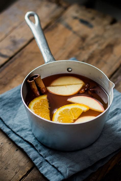 Cider wine. Nov 13, 2019 · Leave the skin on. Place the pears in a brew pot or a large stockpot. Boil 4 cups of water. Pour the boiling water over the pears, then use a masher to mash the pears and extract the juice. Bring the remaining 14 cups of water to a boil, then pour the boiling water over the mashed pears. 