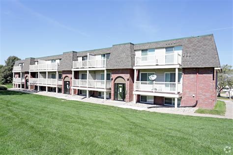 Cimarron hills apartments. CIMARRON HILLS. COLORADO SPRINGS, CO. Starting in Late Fall of 2021. Located in the heart of Colorado Springs. The 342 unit developoment will be built in two ... 