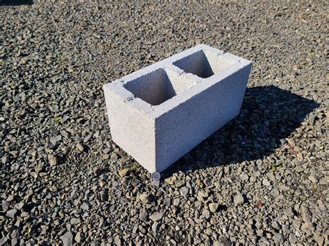 Cinder blocks for free. It makes sense that people might think so, because cinder blocks are so large and heavy. In rea lity, cinder blocks are quite affordable! A typical 8″x8″x16″ cinder block costs about $1-$3 at a local hardware store. Cinder blocks can also be found for costs as low as $0.97 each. 