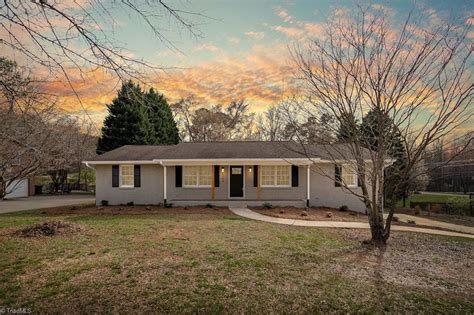 Cindy Moseley Living on S Peace Haven Rd in Clemmons, NC