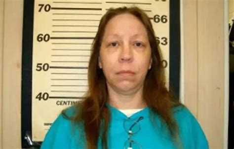 Cindy hendy. May 22, 2023 · Parker's girlfriend, Cindy Hendy, had served as an accomplice. Describing her harrowing ordeal to Oxygen's Killer Couples, Vigil, who had been a sex worker from Albuquerque, explained to "Killer Couples" producers that she had gone to Ray's RV for a date. Once the door was shut, he took out a badge and said he was an undercover … 