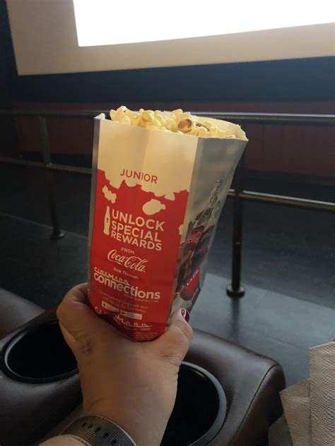 Cinemark small popcorn calories. Cinemark Popcorn Fest Throughout Cinemark Popcorn Fest, guests will receive $2 off any size popcorn at all open Cinemark locations currently serving concessions. To top off the celebration and ... 