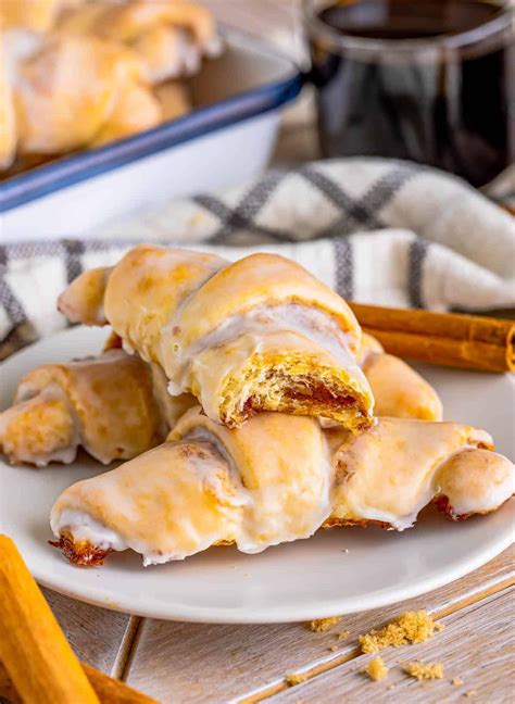 Cinnamon Crescent Rolls - Tornadough Alli