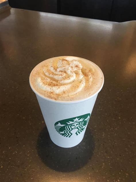 There are 70 milligrams of caffeine in a tall Starbucks Chai tea latte. The caffeine content increases to 95 milligrams in the grande size. The tall Chai tea latte has 190 calories.... 