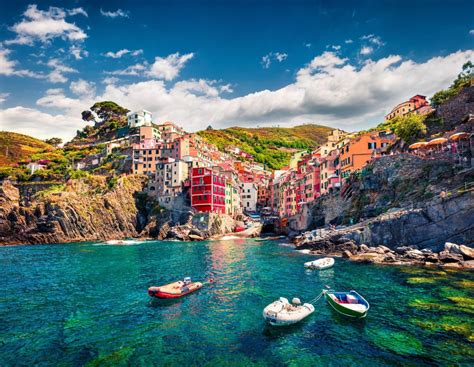 Cinque terre day trip from florence. Depart from Florence. The group will meet at the front of Santa Maria Novella train station and depart Florence at 7.30am, travelling by coach to enter the National Park at the village of Manarola and get a first glimpse of the colourful buildings and verdant vineyards that characterise the area on a panoramic walk. 