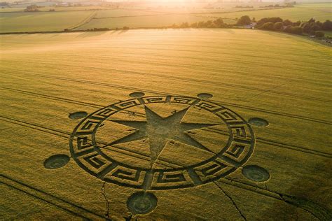 Crop-circle Edit, adjust & create stunning photos with LunaPic, the free online photo editor. No signup, login or installation needed. Try it now!. 