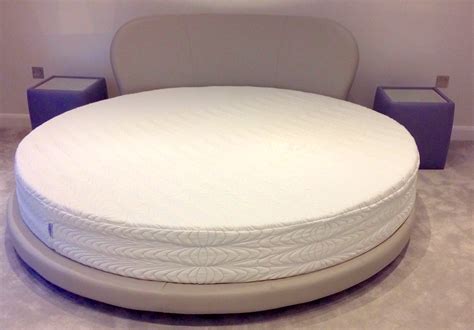 Circle mattress. Description. Round Memo is a round mattress in Memory Foam with gradual shape recovery, an innovative material which can change its structure thanks to body ... 