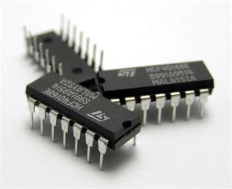 Circuitos integrados lineales . En un circuito integrado anal