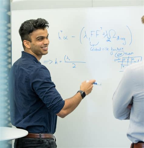 Citadel quant researcher reddit.  To compare, the company-average is 46.  Ci...