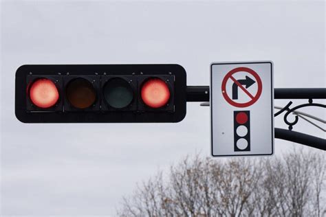 Cities look to copy Montreal’s ban of right turns on red, but safety data lacking