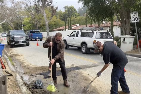 City: Schwarzenegger repaired utility trench, not a pothole