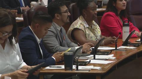 City council members propose plan to eliminate sub-minimum wage for tipped workers