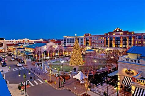 City of beavercreek. The Mall at Fairfield Commons and The Greene Town Center are two malls in the city. In terms of number of residents in an incorporated area, Beavercreek is third in the region behind Dayton and Kettering. In 2007, Beavercreek ranked 84th in Money's Top 100 places to live. Latitude: 39° 43' 27.59" N. Longitude: -84° 03' 26.40" W. 