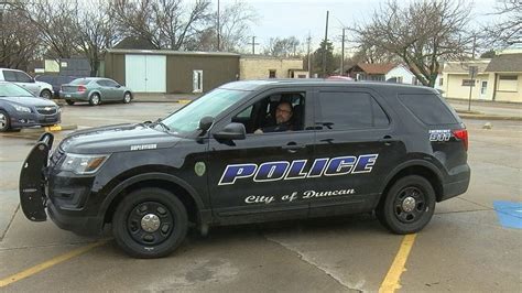City of duncan police department. DUNCAN, Okla. (KSWO) - The Duncan Police Department is under new leadership. Major Brian Attaway was officially sworn in as the new DPD Police Chief … 