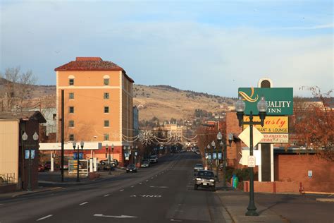 City of klamath falls. Apr 11, 2023 · January 15, 2024. Image via / Flickr CC2 / Matthew Baldwin. Welcome to Klamath Falls, a picturesque city in southern Oregon, serving as the county seat of Klamath County. Klamath Falls offers captivating landscapes, exciting outdoor activities, and rich cultural experiences, making it a worthwhile visit for those exploring The Beaver State. 