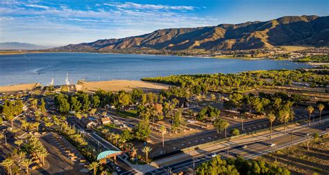 City of lake elsinore. Lake Elsinore is the largest natural freshwater lake in Southern California. With its own 750-mi 2 (1,900-km 2) watershed, it is situated at the lowest point within the San Jacinto River watershed of 750 sq mi (1,900 km 2) [clarification needed], at the terminus of the San Jacinto River. It is the terminal lake of a partially closed basin ... 