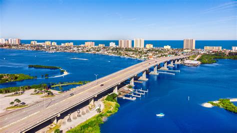 City of port orange. In 2021, Port Orange, FL had a population of 62.2k people with a median age of 46 and a median household income of $58,530. Between 2020 and 2021 the population of Port Orange, FL declined from 63,815 to 62,197, a −2.54% decrease and its median household income grew from $56,242 to $58,530, a 4.07% increase. 