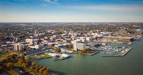 City of sandusky ohio. Sandusky is a city located in Erie County, Ohio, in the Midwestern United States. With a population of around 25,000, it is the county seat of Erie County and is located on the shores of Lake Erie. Sandusky is known for its cultural … 