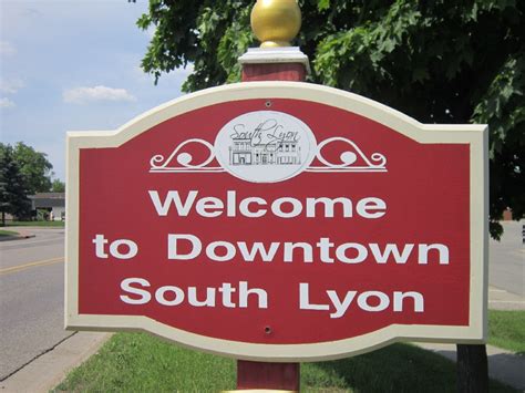 City of south lyon. The primary coordinate point for South Lyon is located at latitude 42.4606 and longitude -83.6516 in Oakland County . The formal boundaries for the City of South Lyon encompass a land area of 3.73 sq. miles and a water area of 0 sq. miles. Oakland County is in the Eastern time zone (GMT -5). The City of South Lyon has a C5 Census Class Code ... 