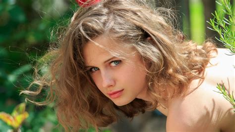 Clarice Nude 
